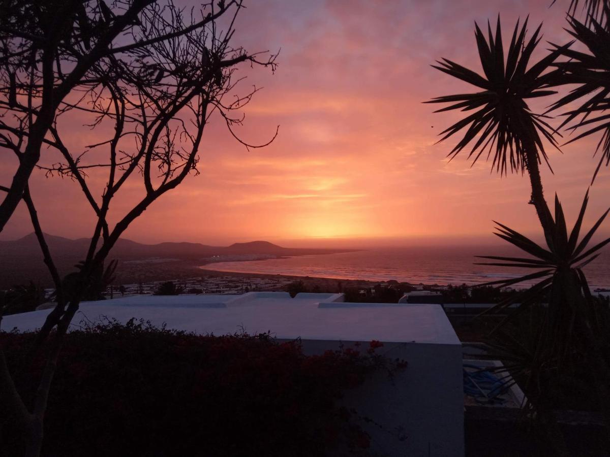 Beautiful Small Bungalow, Amazing Views And Garden Famara Dış mekan fotoğraf