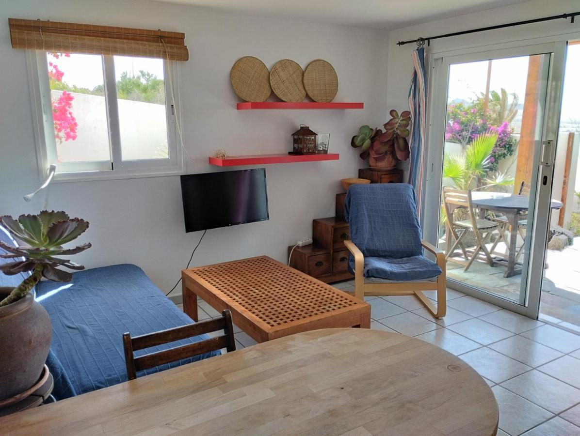 Beautiful Small Bungalow, Amazing Views And Garden Famara Dış mekan fotoğraf
