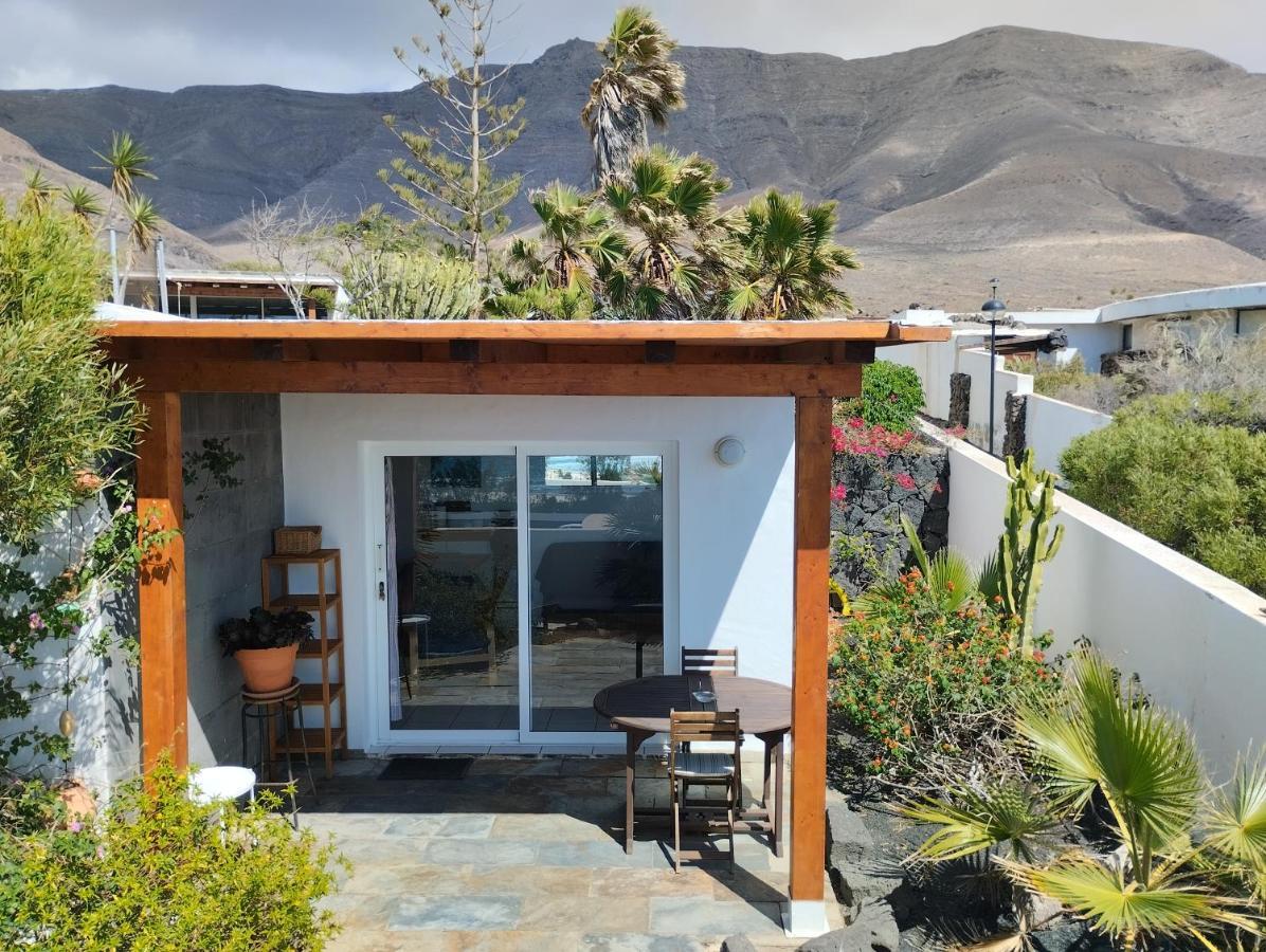 Beautiful Small Bungalow, Amazing Views And Garden Famara Dış mekan fotoğraf