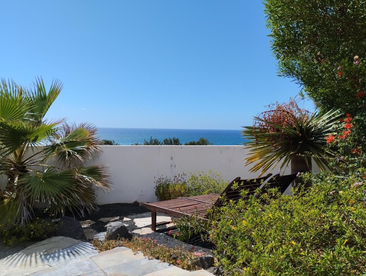 Beautiful Small Bungalow, Amazing Views And Garden Famara Dış mekan fotoğraf