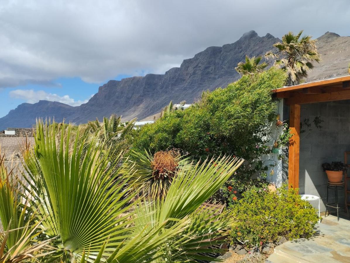 Beautiful Small Bungalow, Amazing Views And Garden Famara Dış mekan fotoğraf