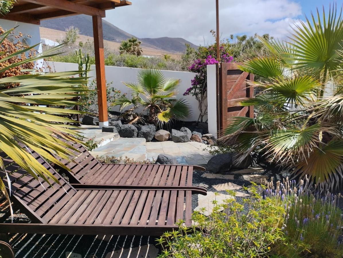 Beautiful Small Bungalow, Amazing Views And Garden Famara Dış mekan fotoğraf
