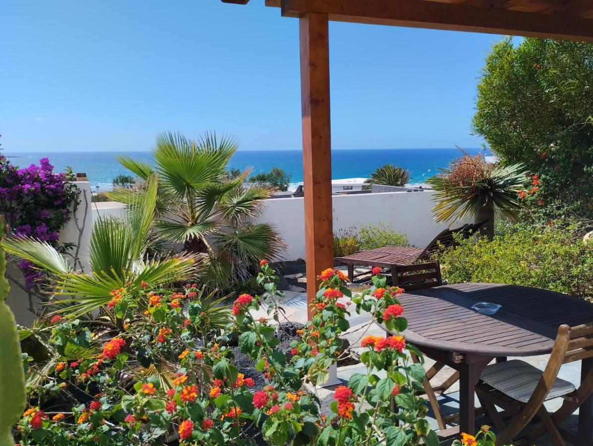 Beautiful Small Bungalow, Amazing Views And Garden Famara Dış mekan fotoğraf